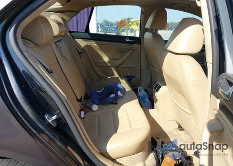 2009 Volkswagen Jetta Se/Sel z USA, uszkodzony, nr VIN 3VWRZ71KX9M059201